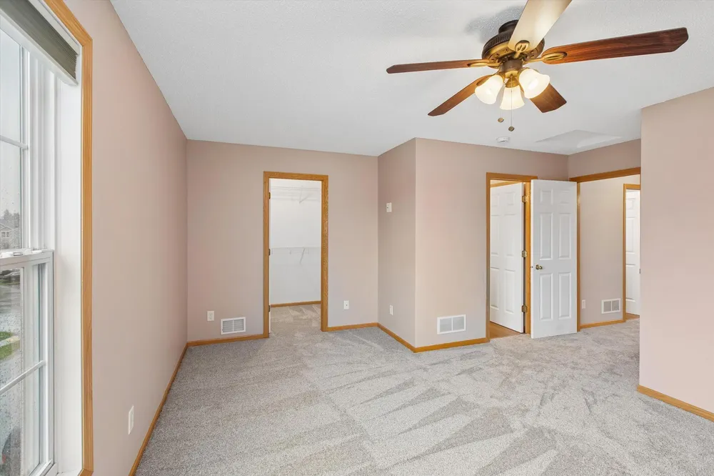 5561 Elm Grove Ct, New Hope, MN 55428