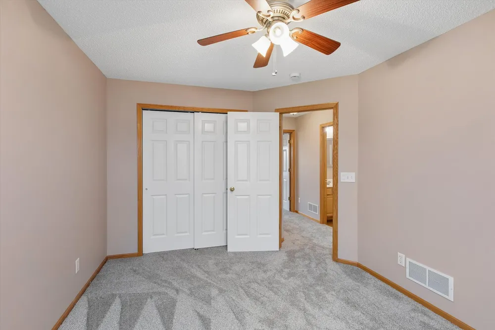 5561 Elm Grove Ct, New Hope, MN 55428