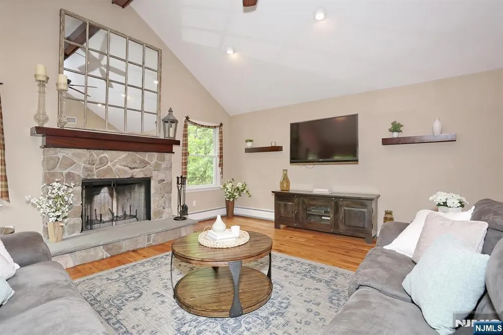 408 Bergen Blvd, Oradell, NJ 07649