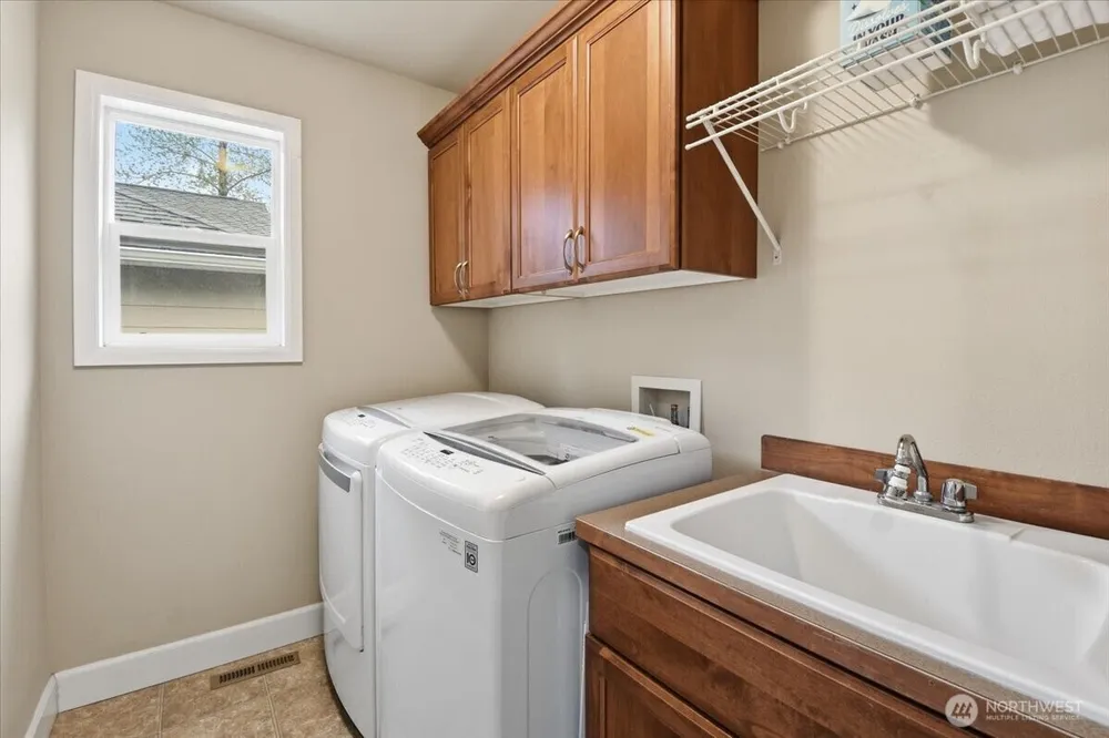 26050 SE 23rd Pl, Sammamish, WA 98075