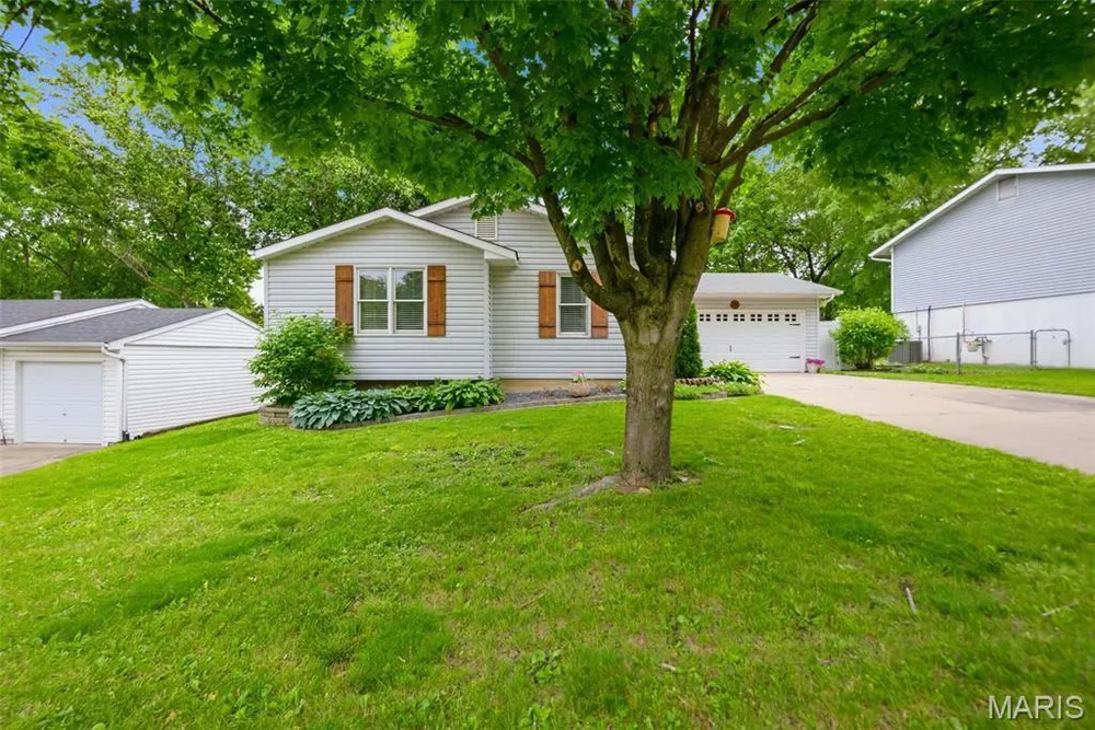 13 Spring Fawn Ln, St Peters, MO 63376