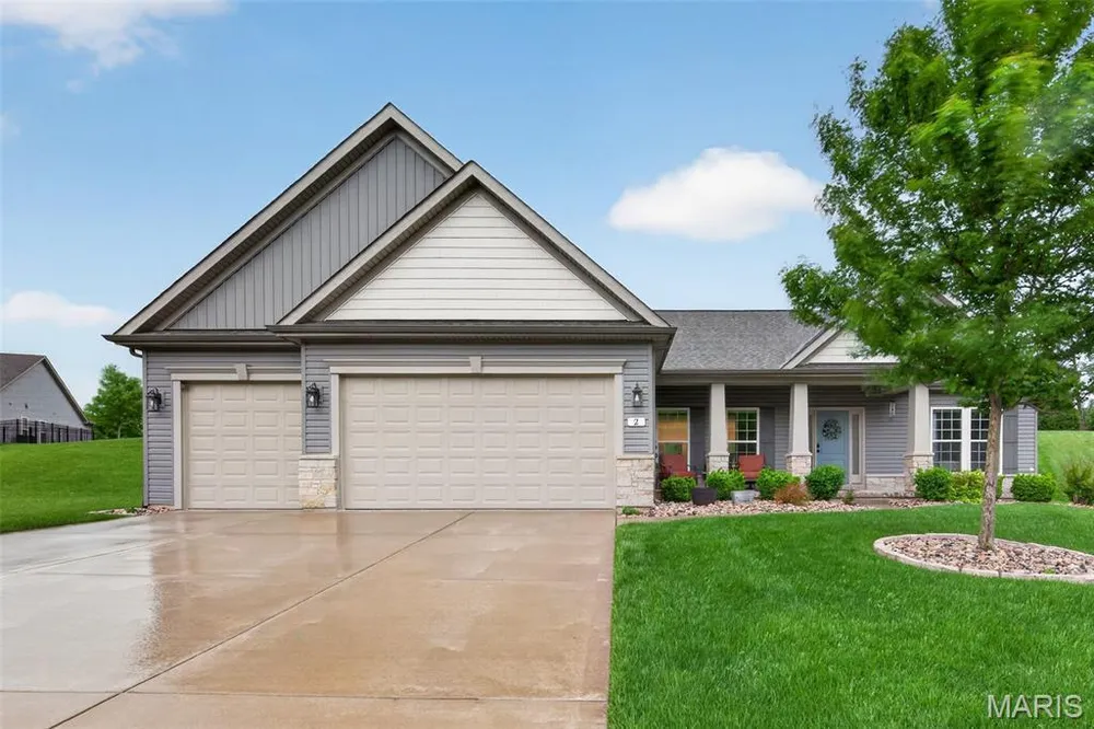 2 Kandahar Ct, St Charles, MO 63303