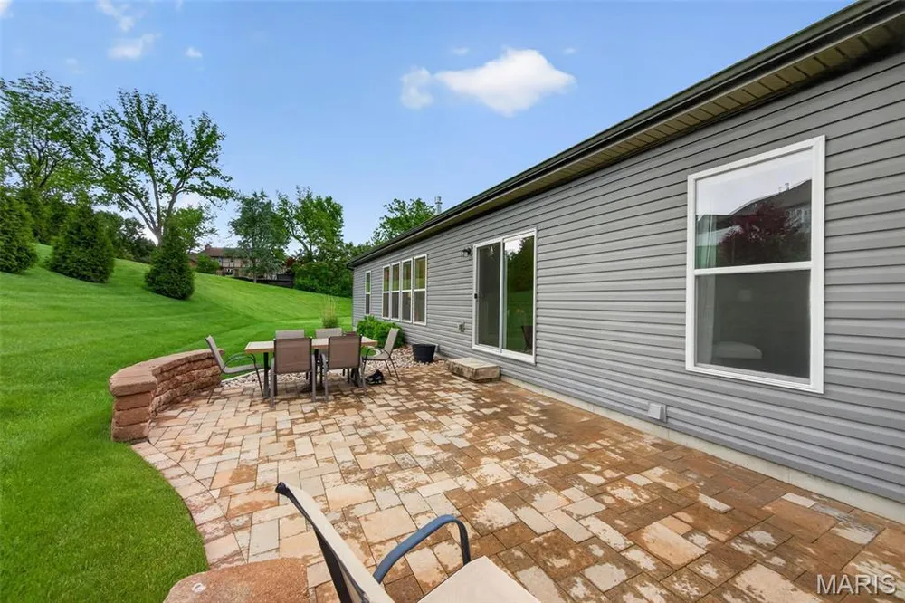 2 Kandahar Ct, St Charles, MO 63303