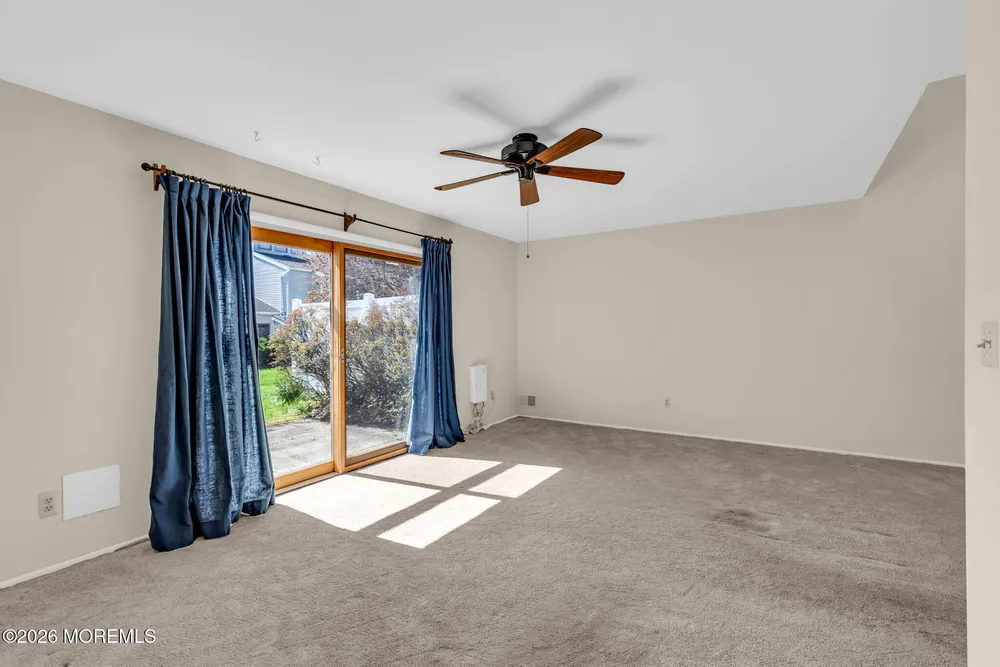 3 Beverly Ct, Tinton Falls, NJ 07724