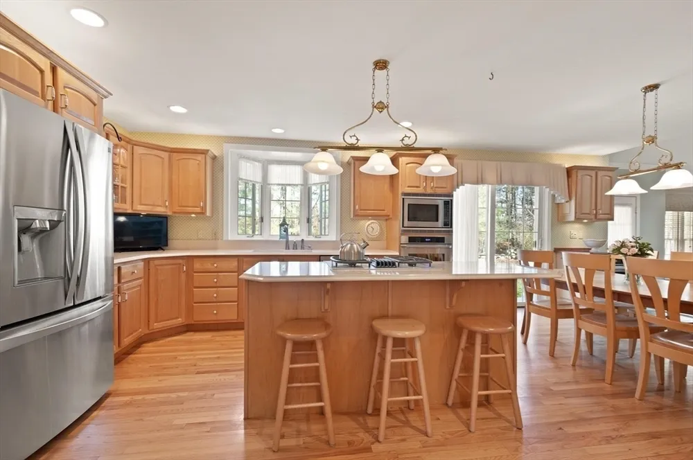 6 Barn Ln, Westford, MA 01886