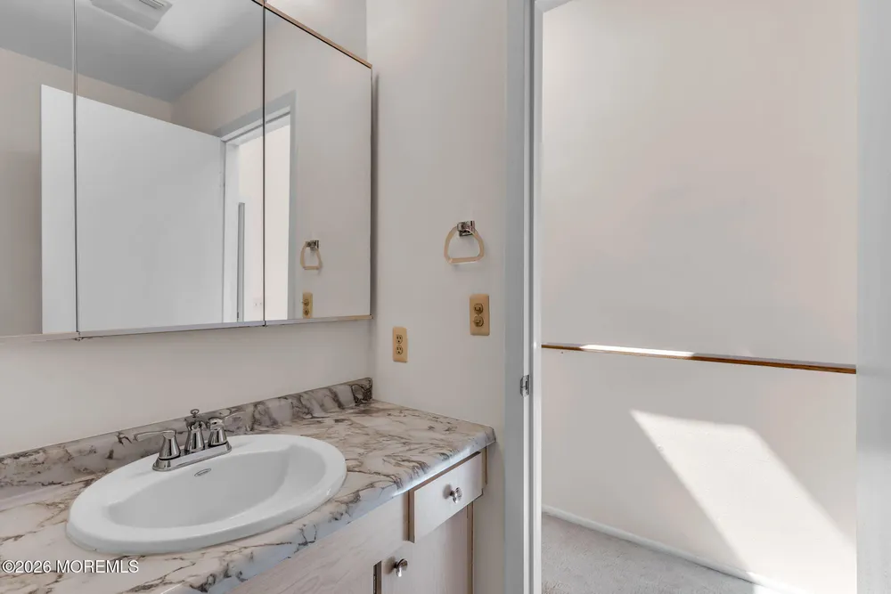 3 Beverly Ct, Tinton Falls, NJ 07724