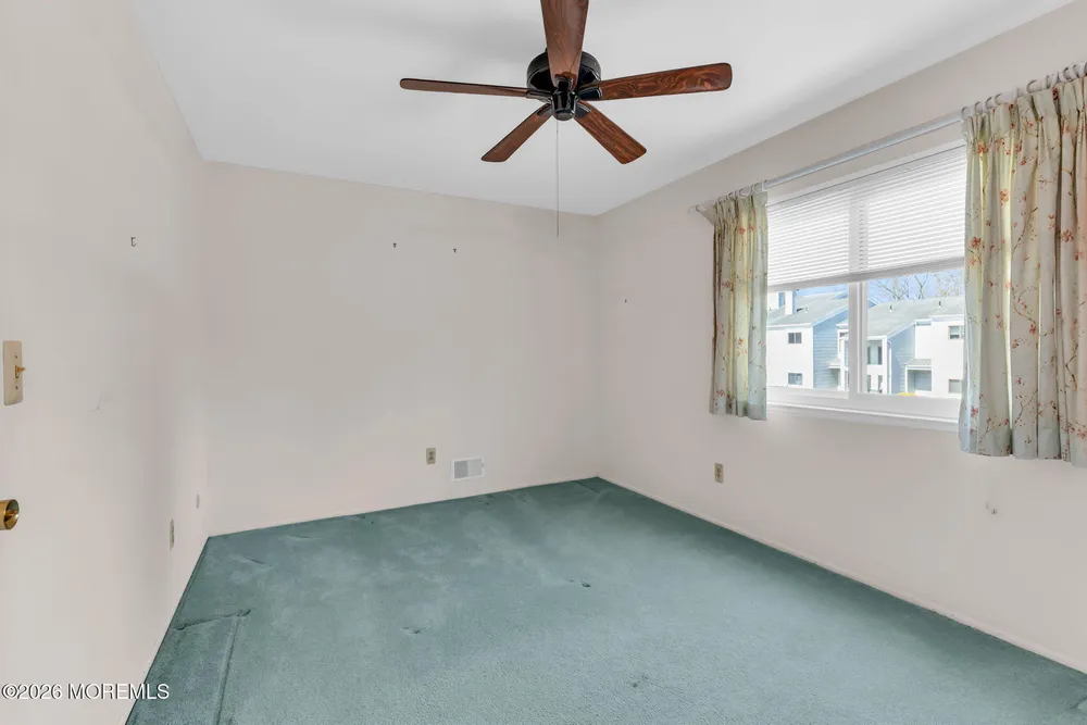 3 Beverly Ct, Tinton Falls, NJ 07724