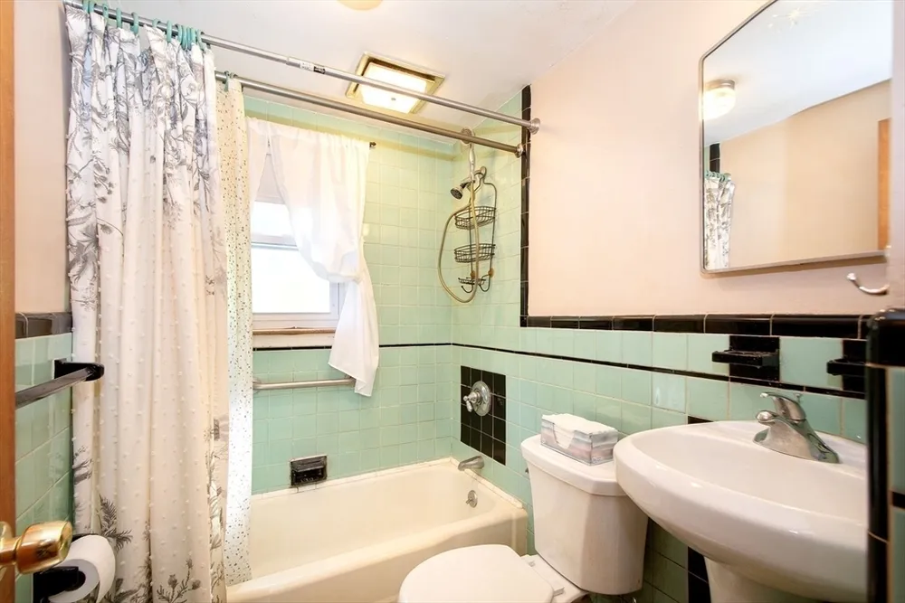 81 Livoli Ave, Braintree, MA 02184