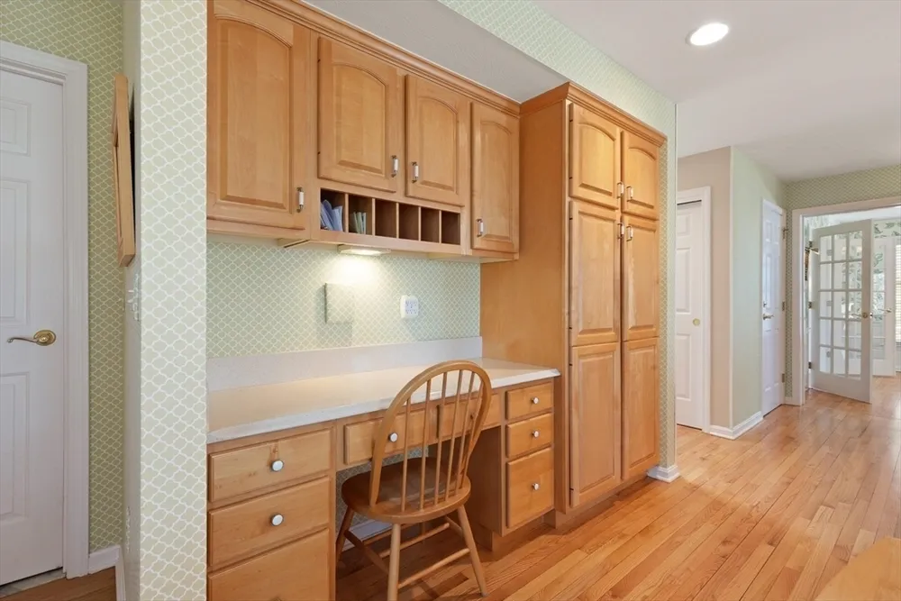 6 Barn Ln, Westford, MA 01886