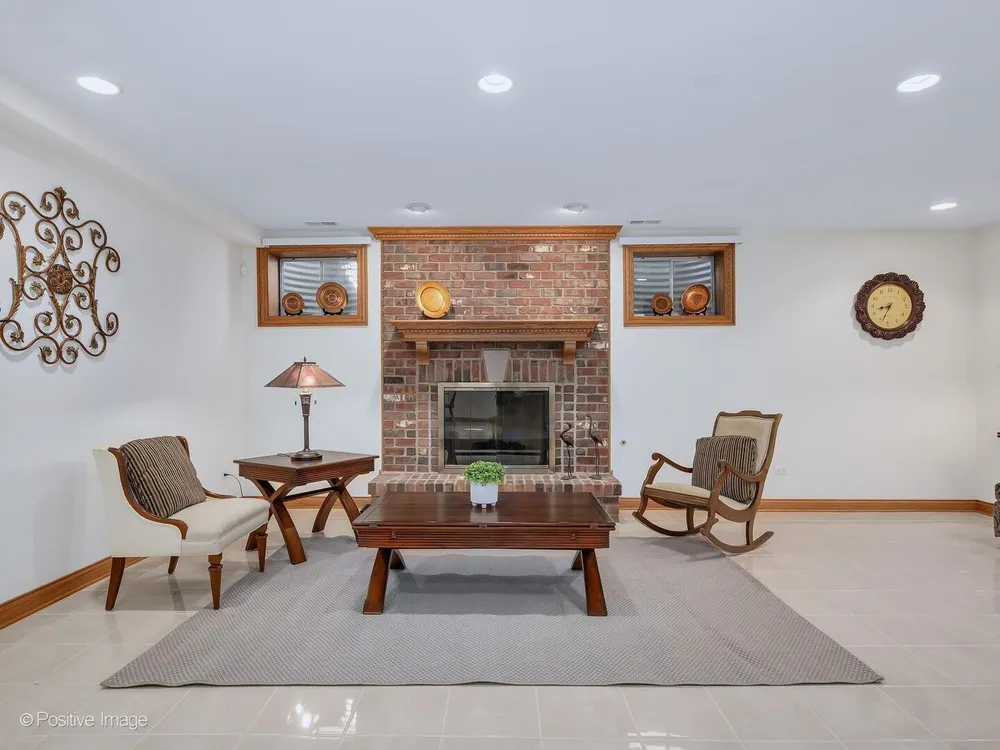 620 S Waiola Ave, La Grange, IL 60525