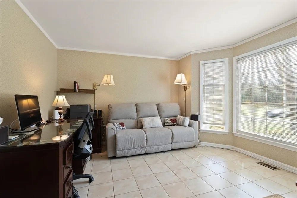 6 Barn Ln, Westford, MA 01886