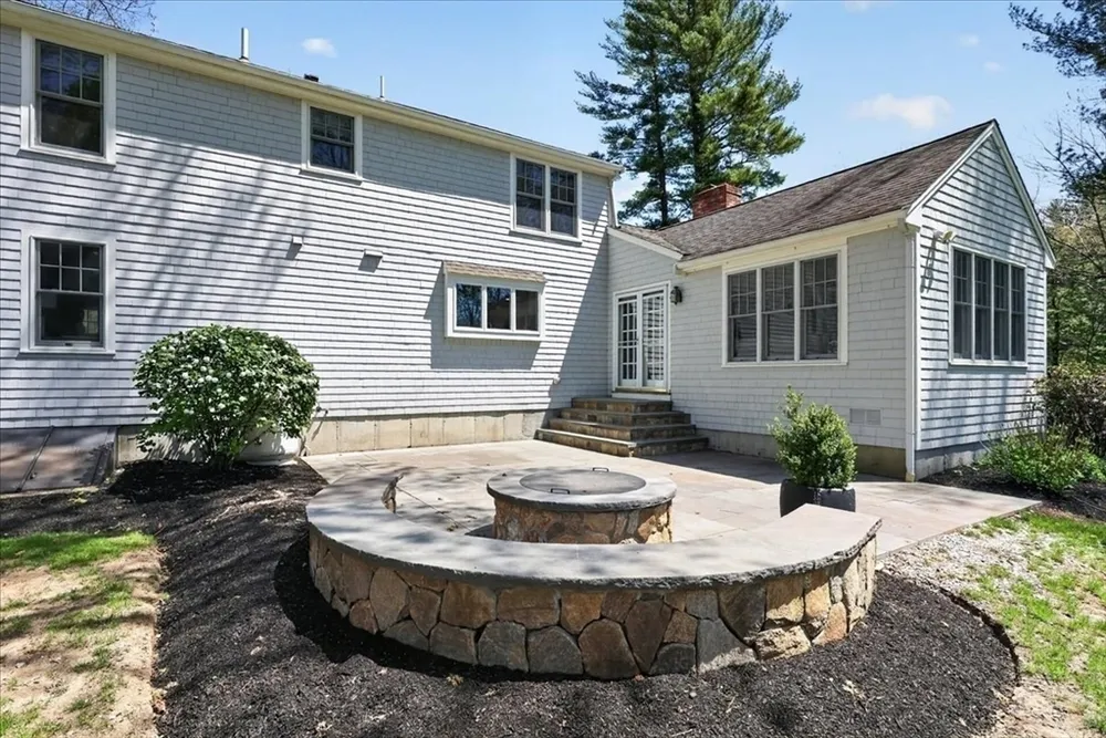 3 Sentinel Rd, Hingham, MA 02043
