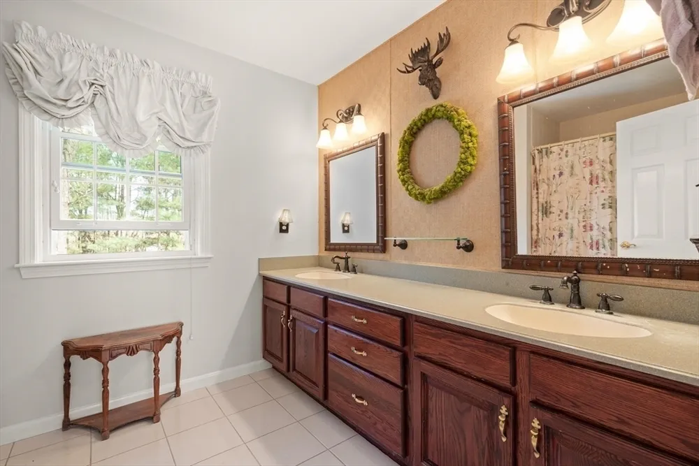 6 Barn Ln, Westford, MA 01886