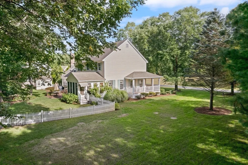6 Barn Ln, Westford, MA 01886