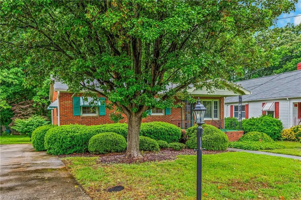 4106 Whitfield Rd, Winston-Salem, NC 27105