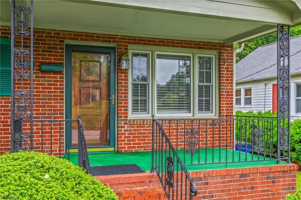 4106 Whitfield Rd, Winston-Salem, NC 27105