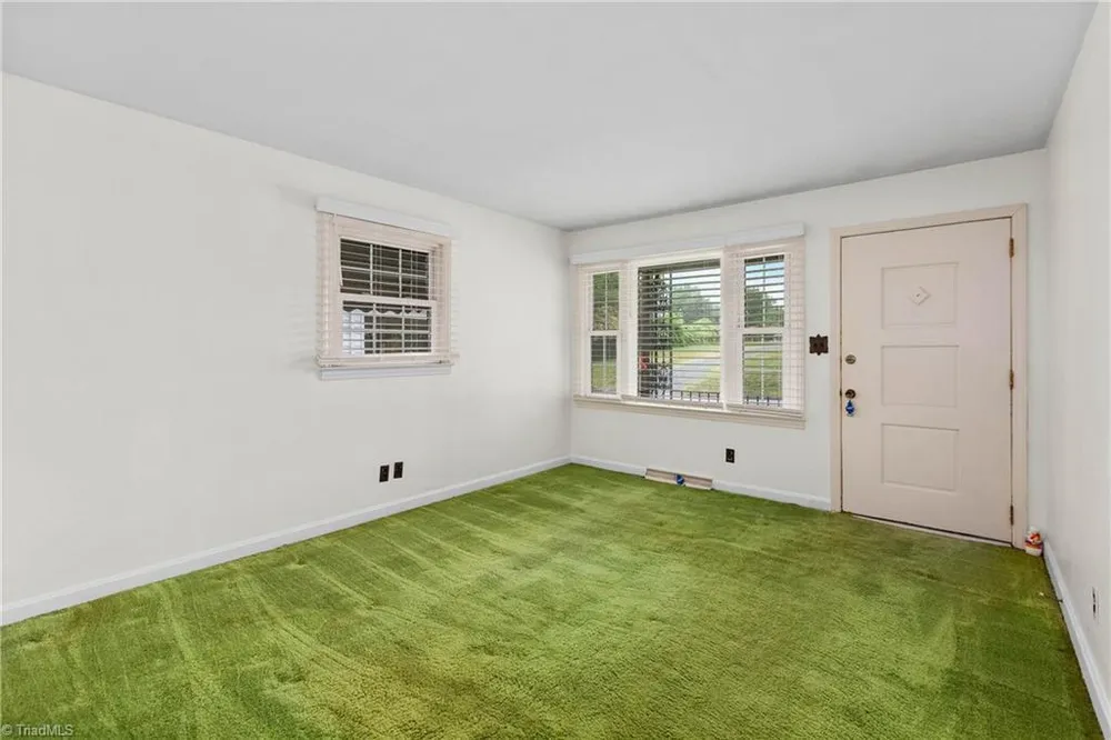4106 Whitfield Rd, Winston-Salem, NC 27105