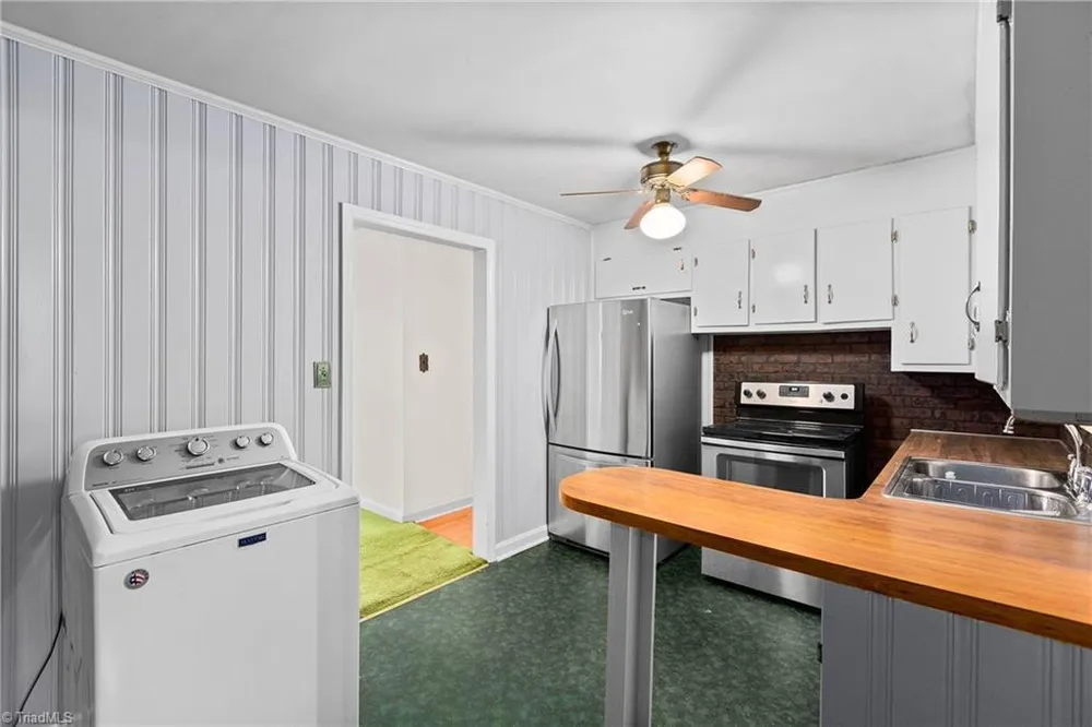 4106 Whitfield Rd, Winston-Salem, NC 27105