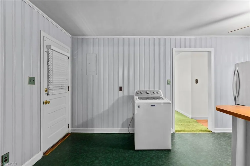 4106 Whitfield Rd, Winston-Salem, NC 27105