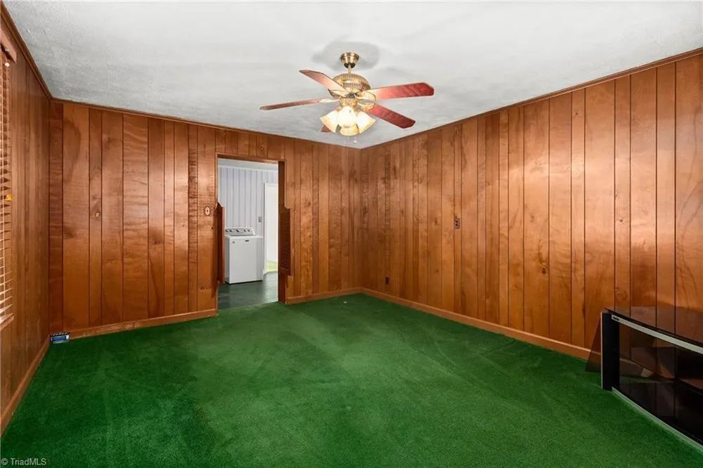 4106 Whitfield Rd, Winston-Salem, NC 27105