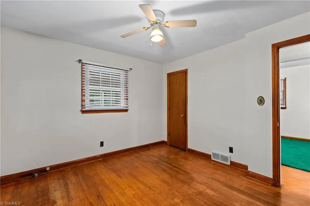 4106 Whitfield Rd, Winston-Salem, NC 27105