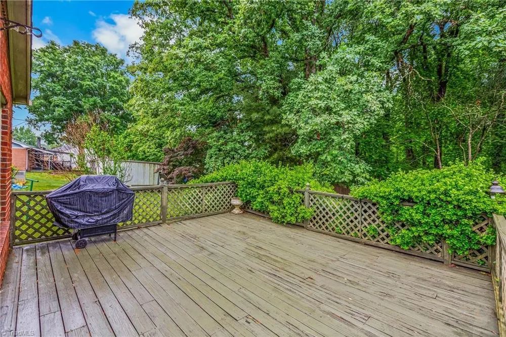 4106 Whitfield Rd, Winston-Salem, NC 27105