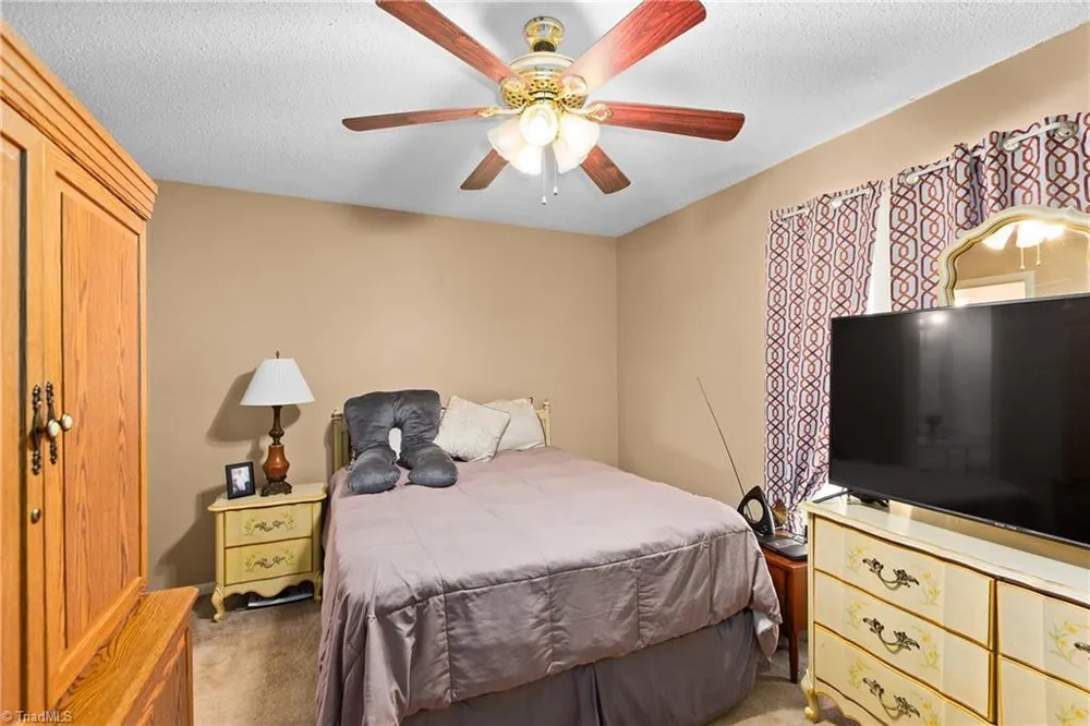3753 Heathrow Dr, Winston-Salem, NC 27127