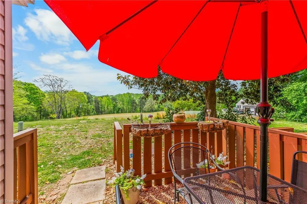 3753 Heathrow Dr, Winston-Salem, NC 27127