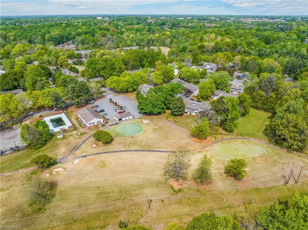 3753 Heathrow Dr, Winston-Salem, NC 27127