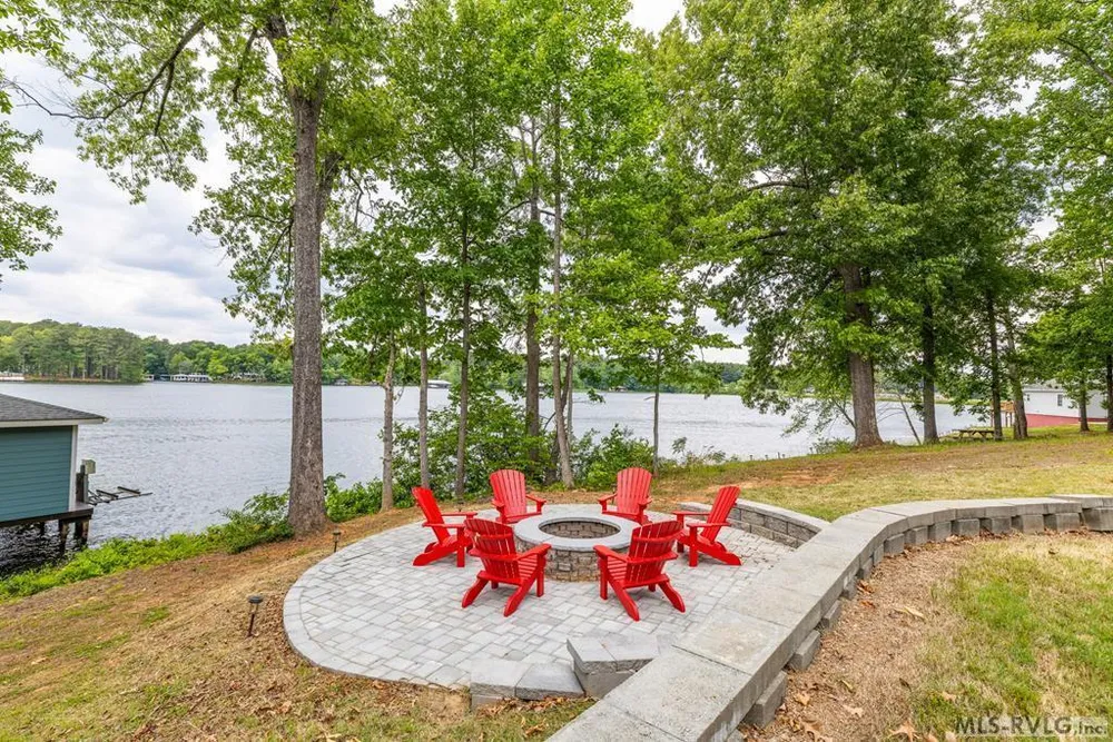 154 Herman Rd, Bracey, VA 23919