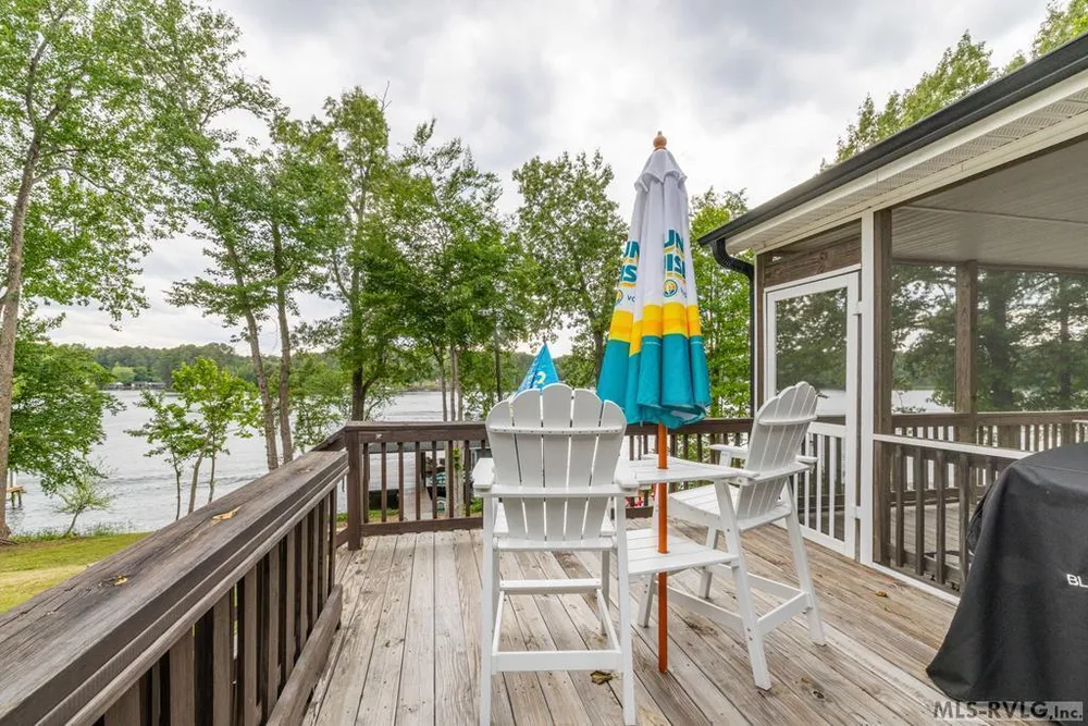 154 Herman Rd, Bracey, VA 23919