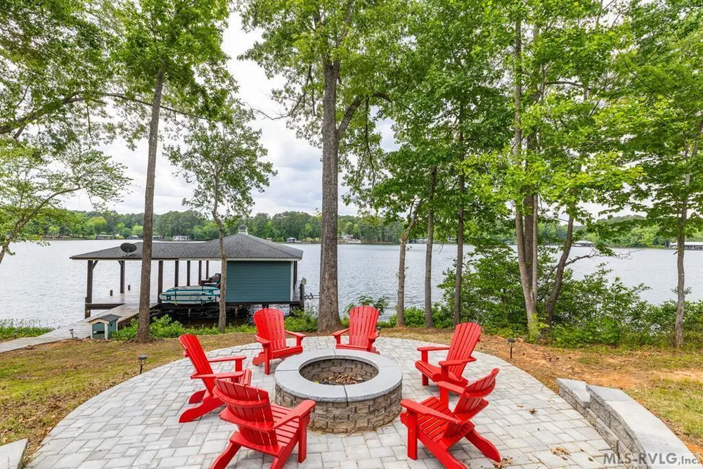 154 Herman Rd, Bracey, VA 23919