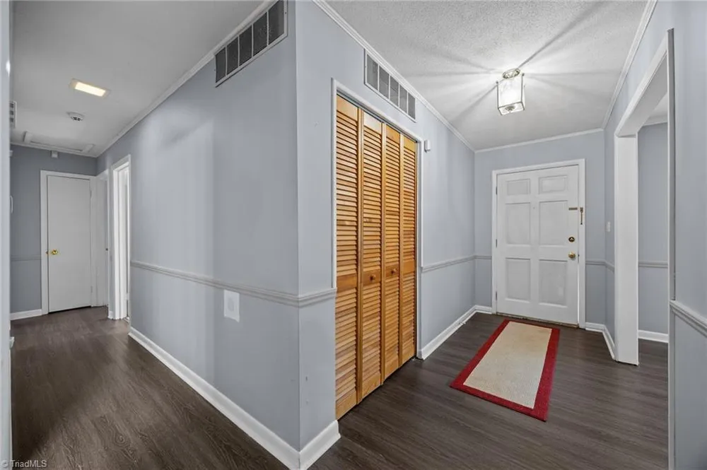 204 Kyle Rd, Winston-Salem, NC 27104