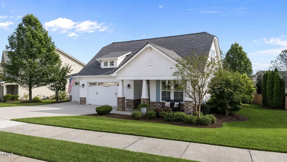 734 Kerr Lake Dr, Fuquay-Varina, NC 27526