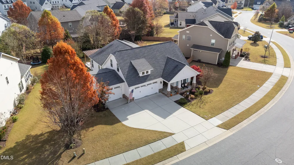 734 Kerr Lake Dr, Fuquay-Varina, NC 27526