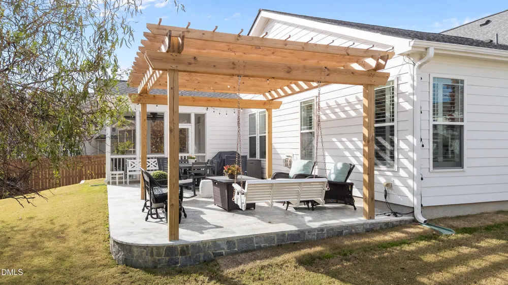 734 Kerr Lake Dr, Fuquay-Varina, NC 27526