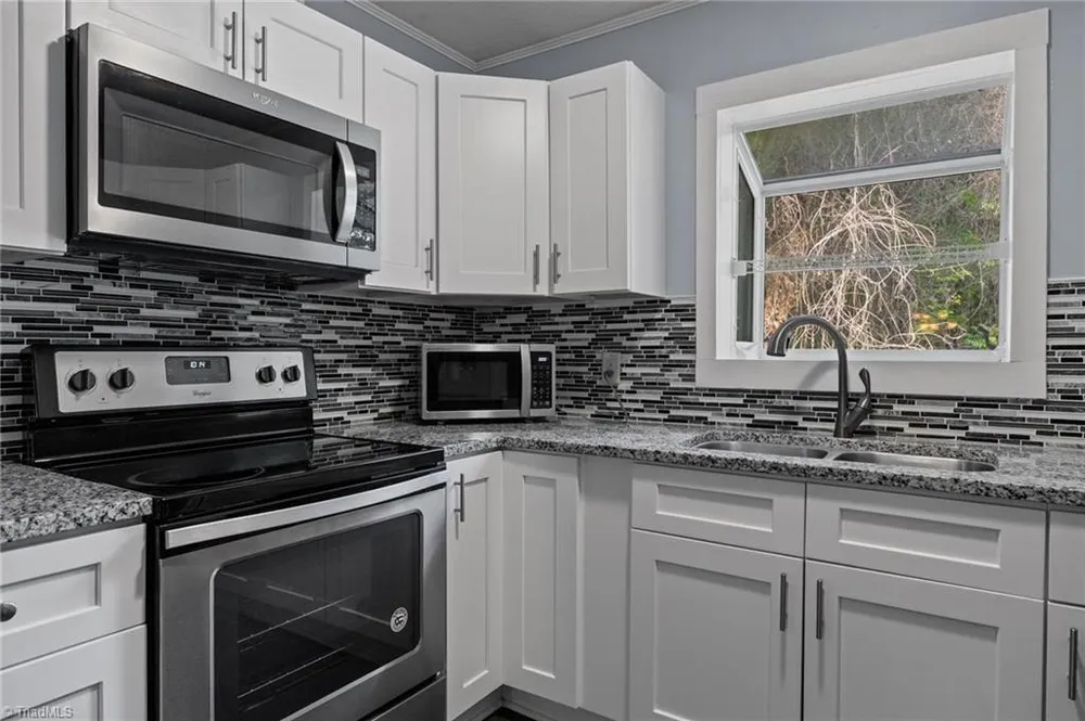 204 Kyle Rd, Winston-Salem, NC 27104