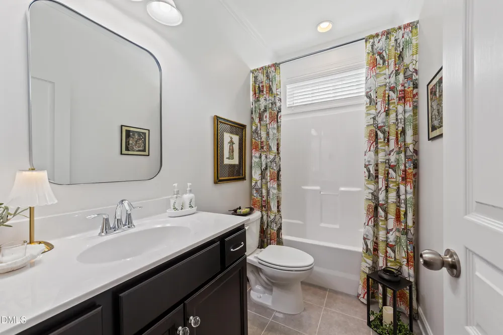 734 Kerr Lake Dr, Fuquay-Varina, NC 27526
