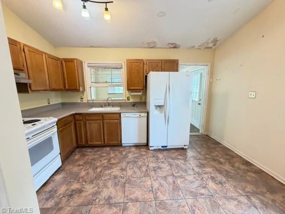 1870 Lantana Dr, Winston Salem, NC 27127