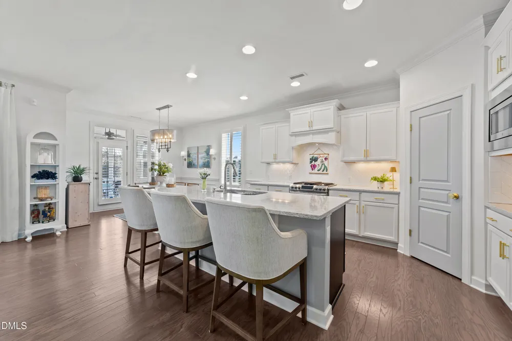 734 Kerr Lake Dr, Fuquay-Varina, NC 27526
