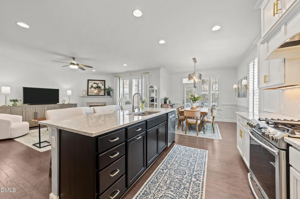 734 Kerr Lake Dr, Fuquay-Varina, NC 27526