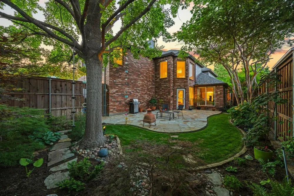 2139 Barret Dr, Frisco, TX 75033