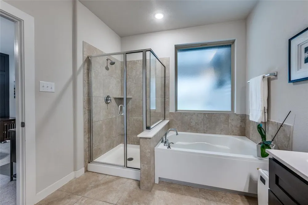 5405 High Pointe Dr, Haltom City, TX 76137