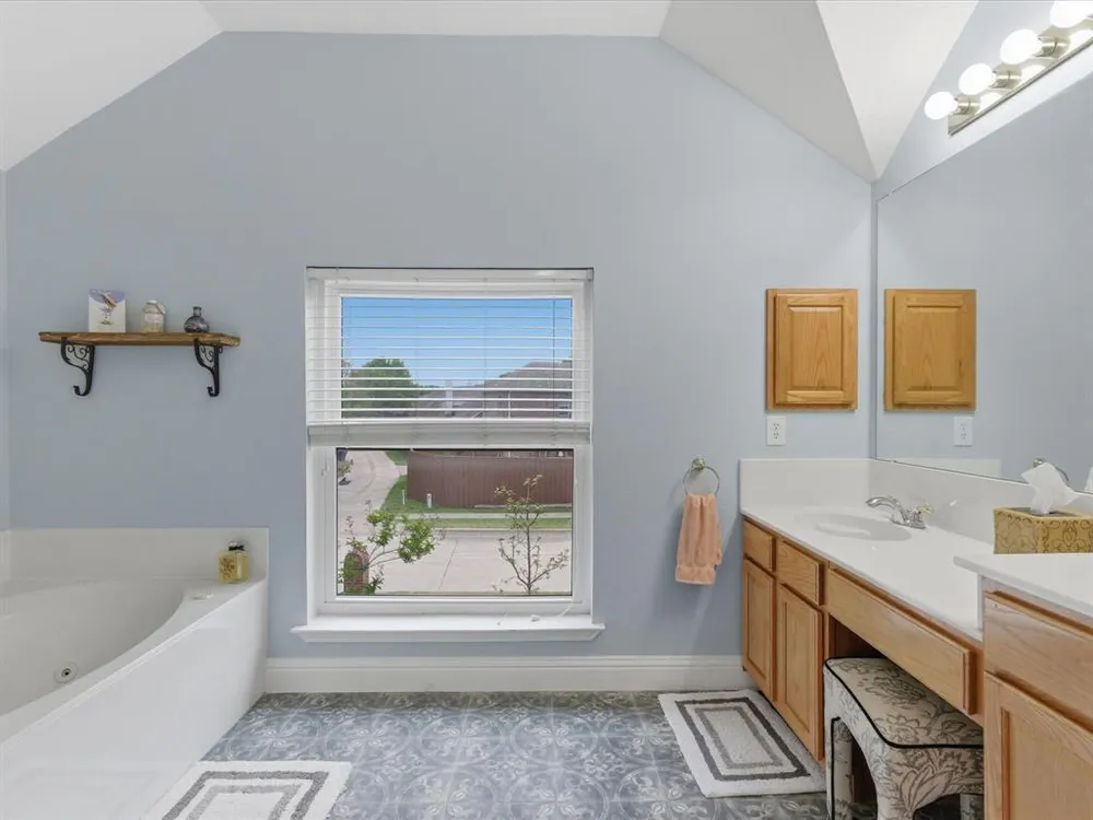 1104 Churchill Dr, Frisco, TX 75036