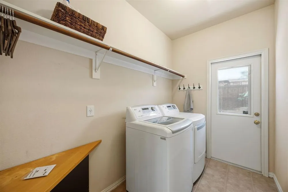 2139 Barret Dr, Frisco, TX 75033