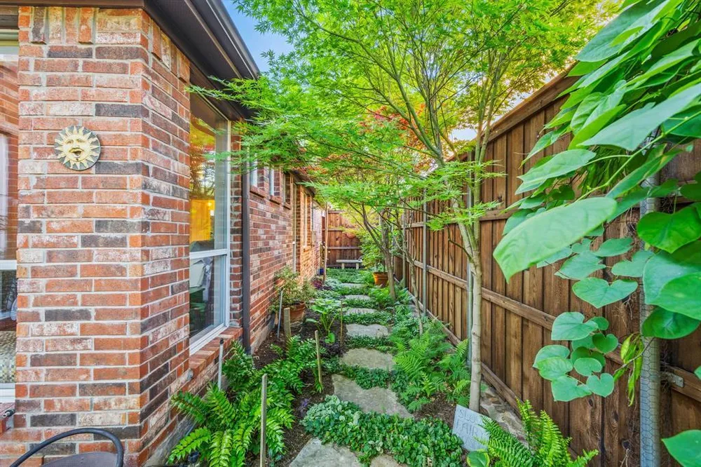 2139 Barret Dr, Frisco, TX 75033