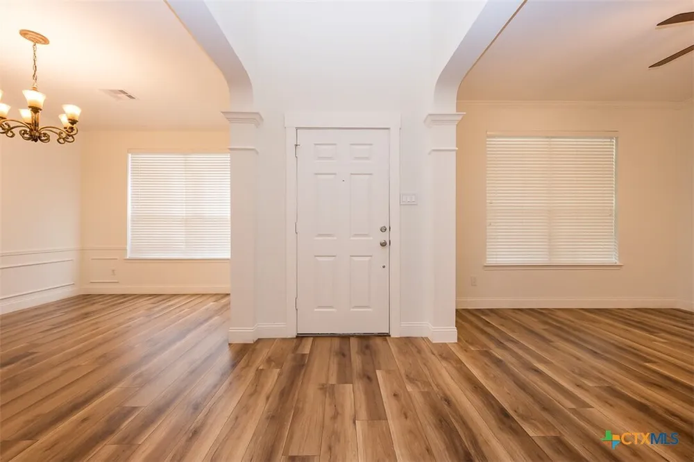 303 Crowfoot Dr, Harker Heights, TX 76548