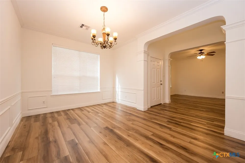 303 Crowfoot Dr, Harker Heights, TX 76548