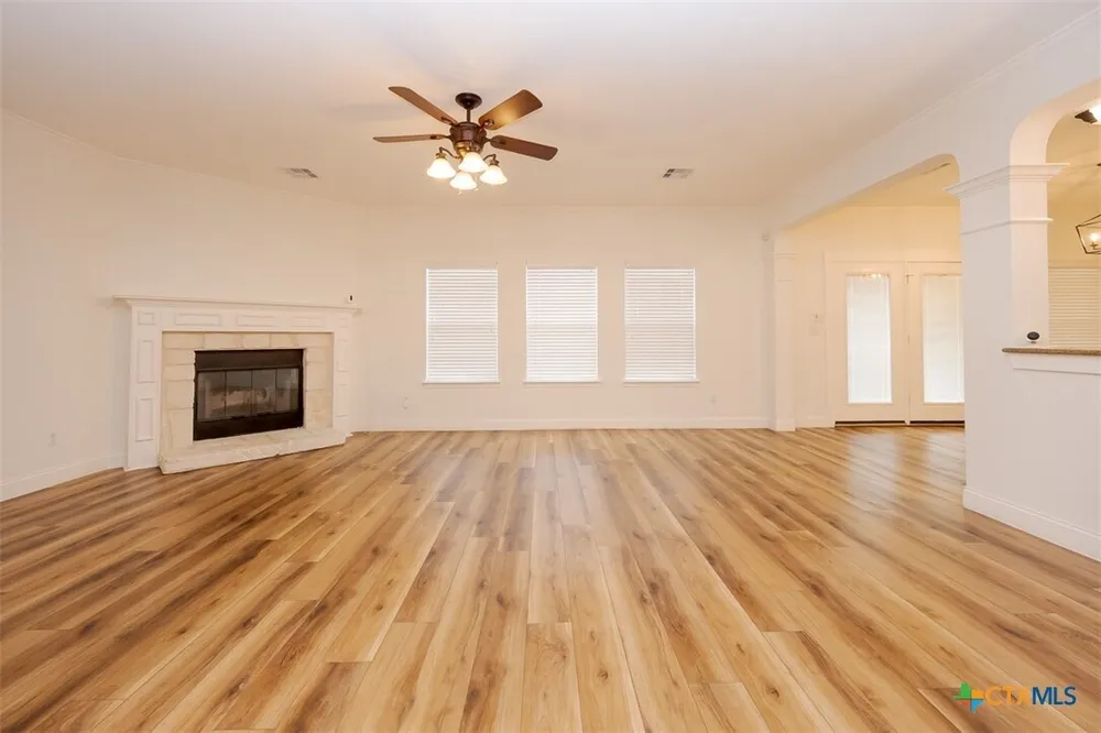 303 Crowfoot Dr, Harker Heights, TX 76548