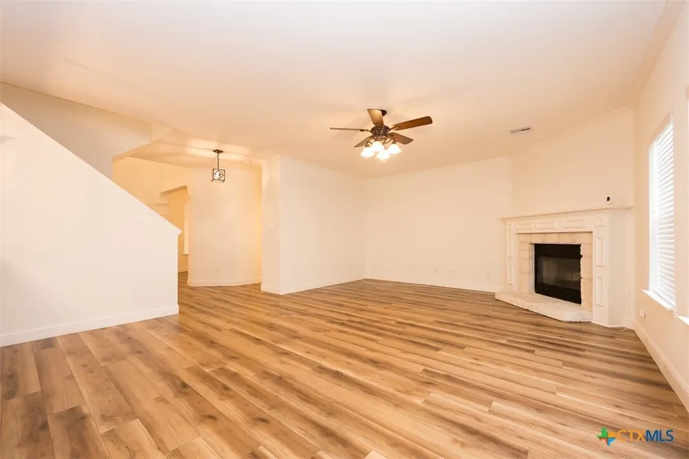 303 Crowfoot Dr, Harker Heights, TX 76548